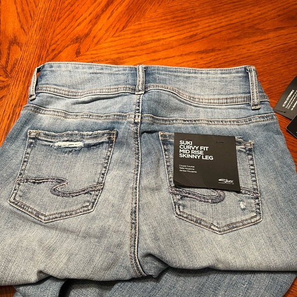 Silver Suki Curvy Fit Mid Rise Skinny Leg Size 28 - Picture 2 of 7